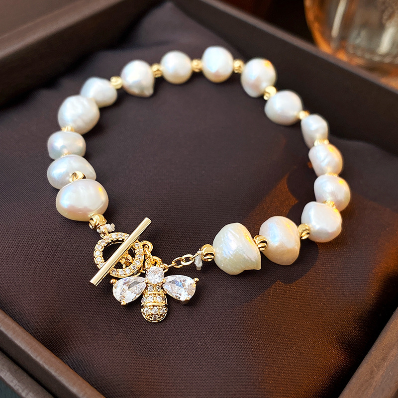 Wholesale Retro Heart Shape Bee Freshwater Pearl Copper Bracelets display picture 1