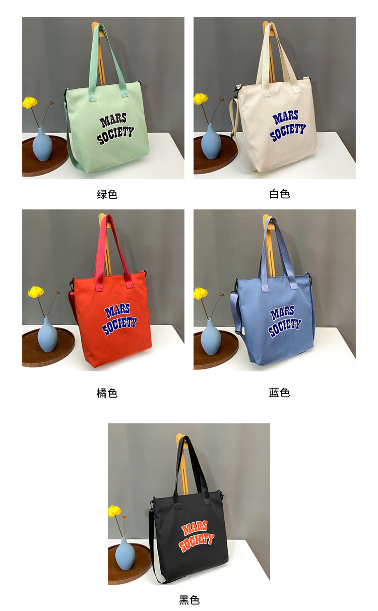 Canvas bag for women, single shoulder, ins crossbody, laid-back style, college student class bag, artistic Japanese style, large capacity, Hong Kong style, chic Application Scenario