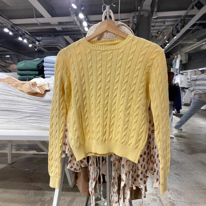 BM Style New Arrival Goose Yellow Round Neck Turtleneck Twist Sweater Eight-Sagered Braid Sweater Women's Bm All-Match Short Top Trendy