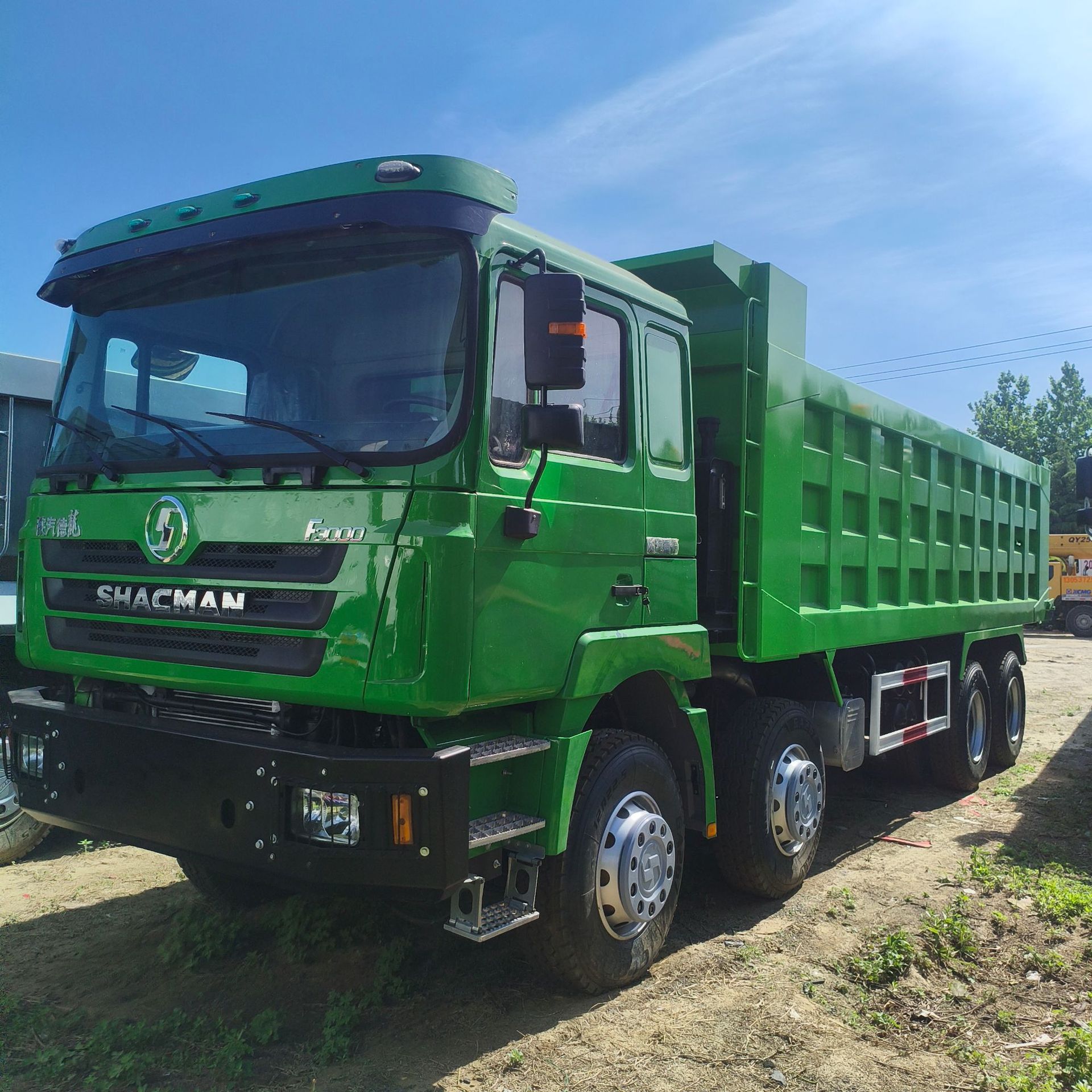 Exporting Howo 350-Horsepower Cement Tanker, Large 12-Cubic-Meter and 14-Cubic-Meter Cement Tanker