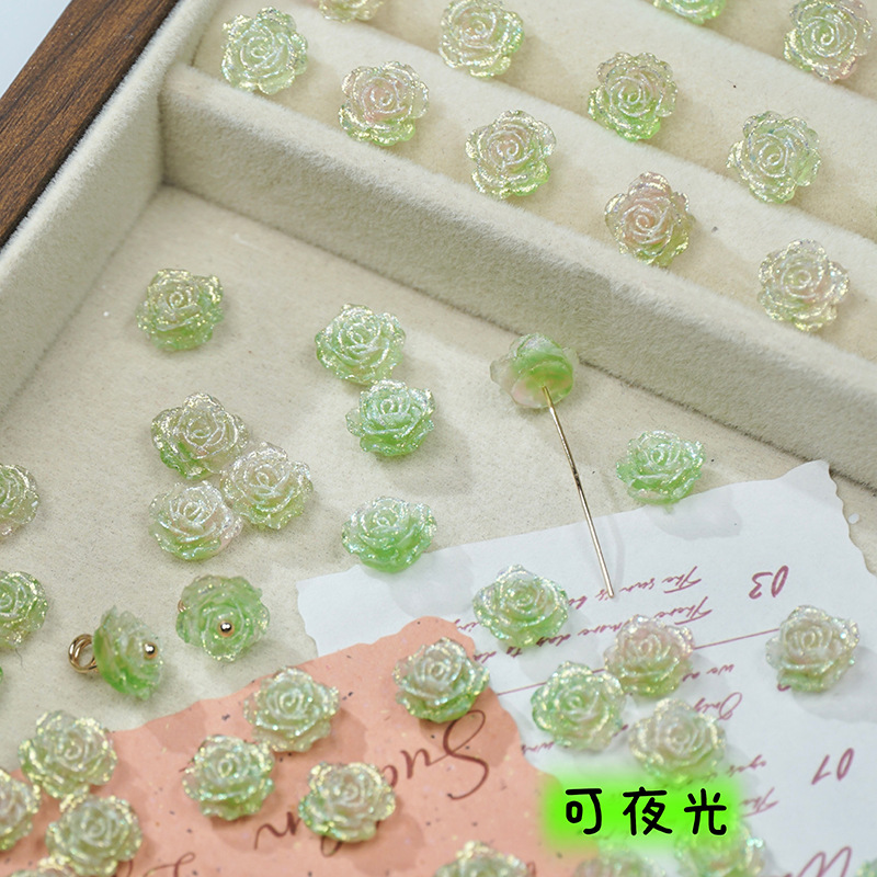 穴のない細いキラキラの柔らかいゴムの花の光はバラの花の片面の彫刻のdiyの手作りの数珠のネイルの携帯電話のケースの材料を変えます。