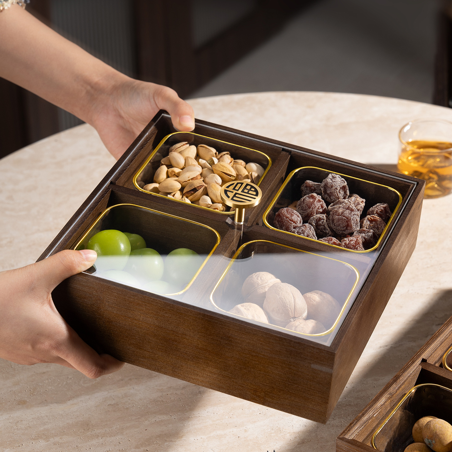 Nueva caja de frutas secas de madera china, caja de almacenamiento de bocadillos de nueces, bandeja de frutas dividida, bandeja de dulces doméstica de nueva casa