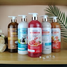 �羳MILK VITAMIN-C EXFOLIATING APPICOTSCRUB GOLD SHOWER GEL