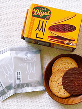 韓國好麗友全麥薄脆巧克力消化餅干代餐飽腹膳食營養兒童零食