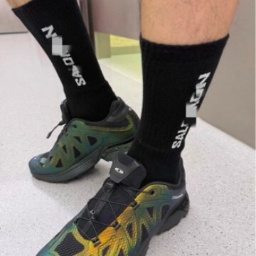 Salomon's Same 2025 Four-Season High-Top Sports Socks for Men and Women Are Non-Slip, Wear-Resistant, Comfortable, Breathable and Sweat-Absorbent