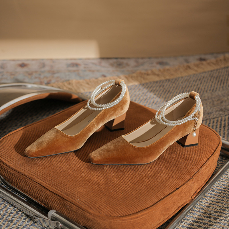 Eleganta mörkgröna pumps med pärlor för dam höst och vinter_voghion.com