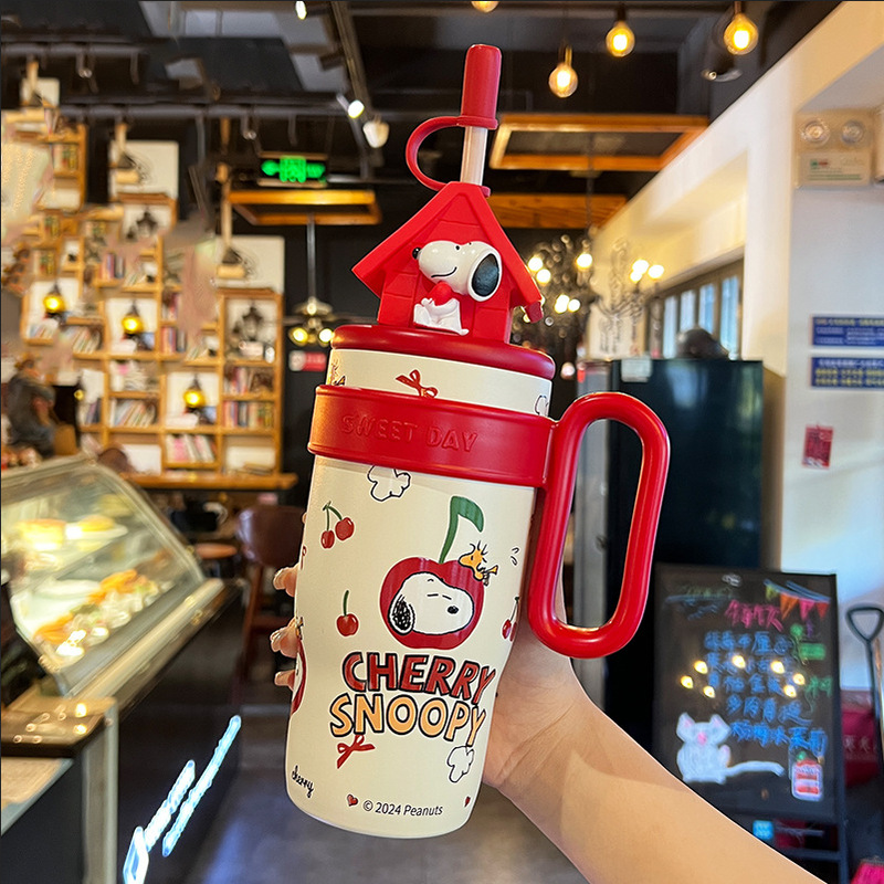 Snoopy Straw Thermos Cup for Girls, High-Looking, Large-Capacity Ice Cup, New Big Mac Water Cup with Tea Separator Snoopy Straw Thermos Cup for Girls, High-Looking, Large-Capacity Ice Cup, New Big Mac Water Cup with Tea Separator