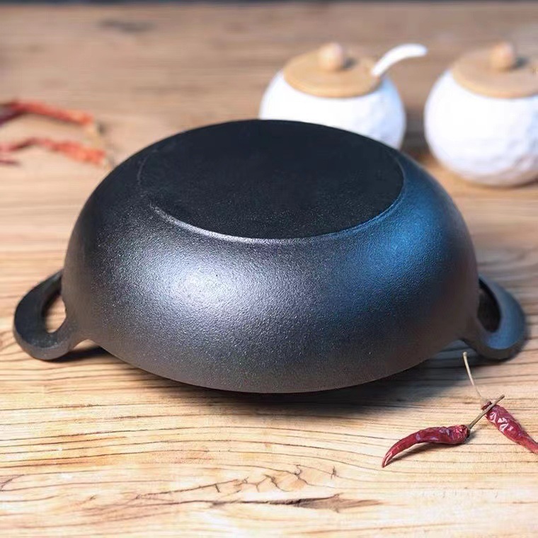 Traditionell gjutjärnsgryta för soppa med non-stick_voghion.com