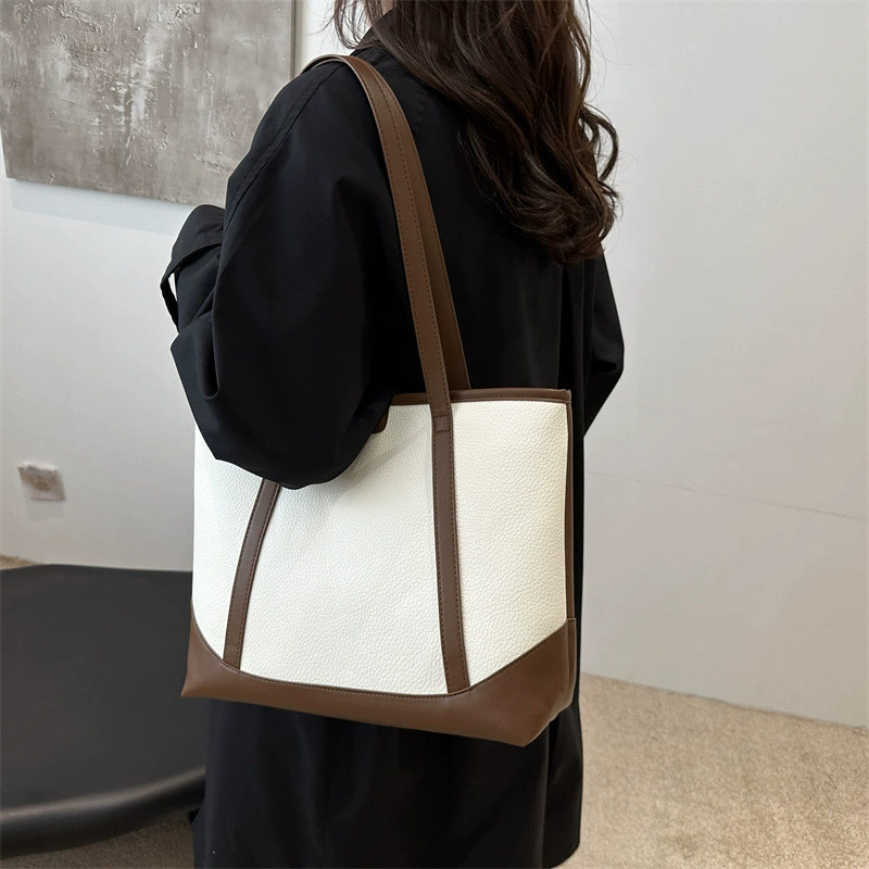 Retro capacious one-shoulder bag for leisure, autumn