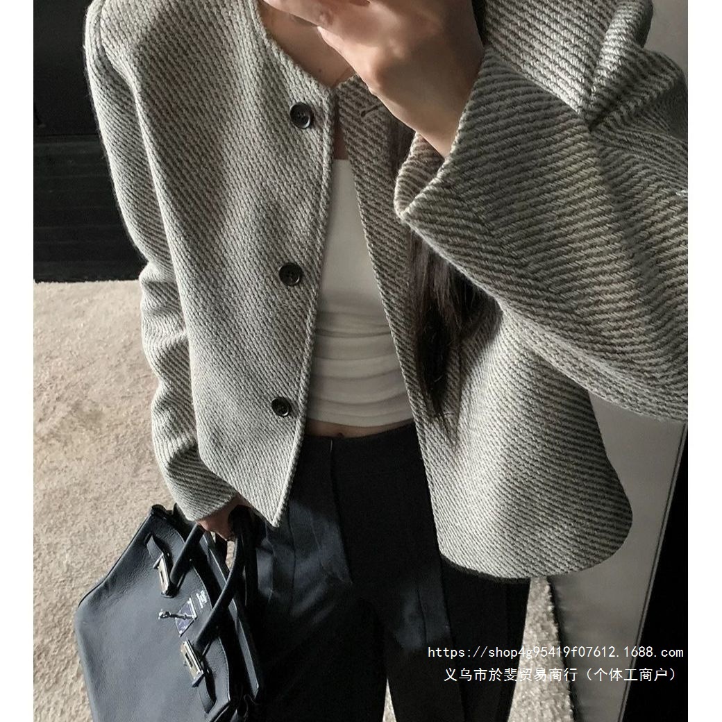 New Spring/Autumn Women's Jacket, Retro Round Neck, Youthful Single-Breasted Striped Fashionable Loose Top (2026)