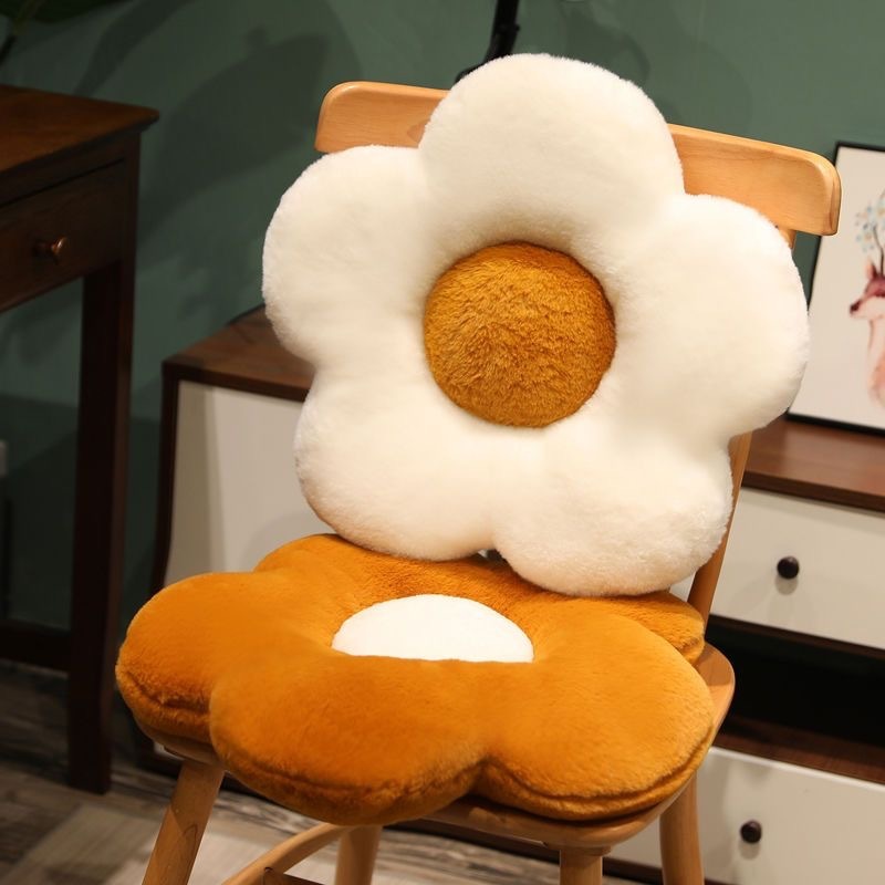 ネットの赤い花びらは枕の花のベッドの上で枕の客間のソファーのクッションを抱いて窓を飾って太陽の花insを飾ります。|undefined