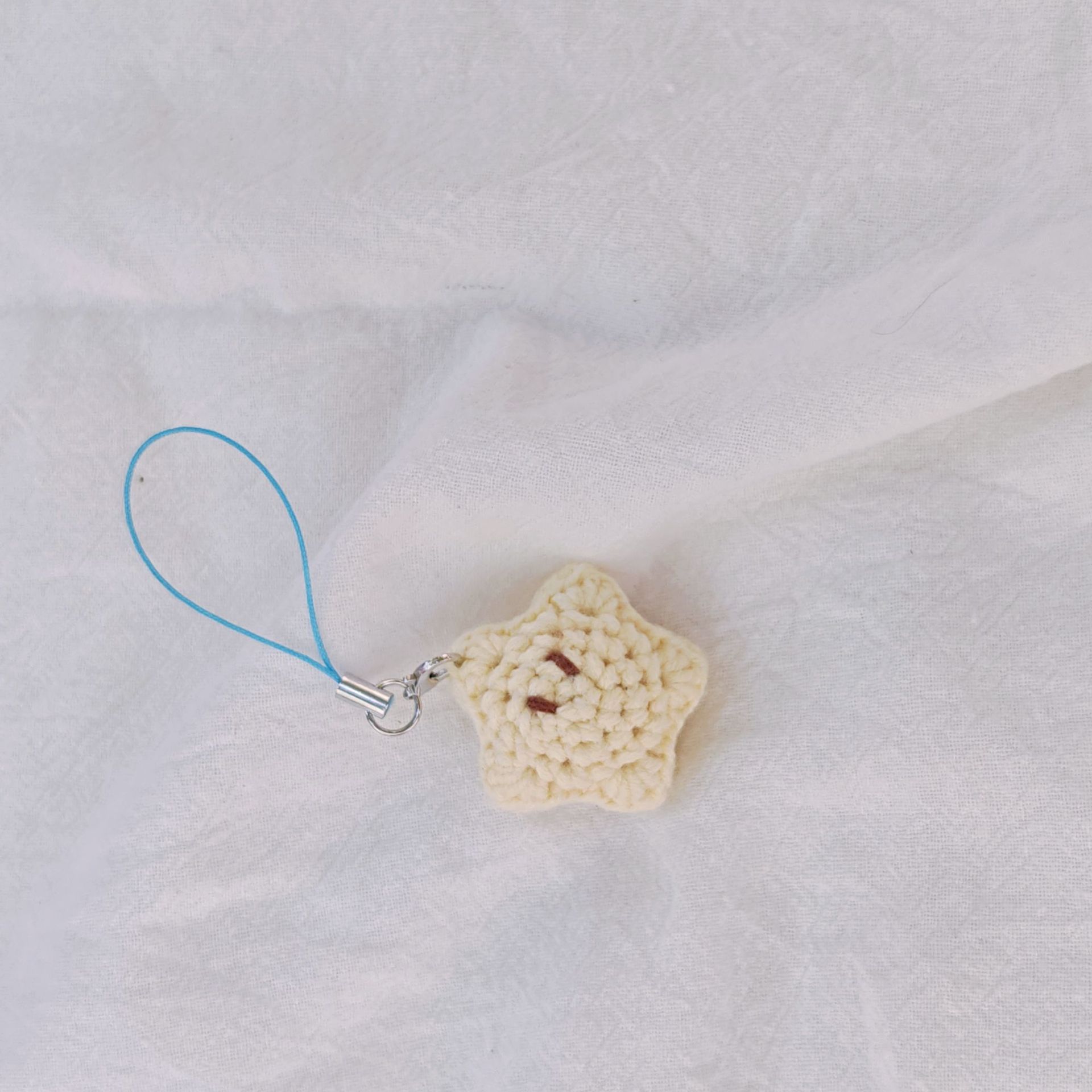 밝은 노란색 작은 별 4cm