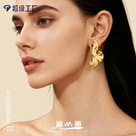 谜丽 不锈钢三瓣花贝珠耳环分左右欧美时尚百搭不锈钢耳饰镀18k金