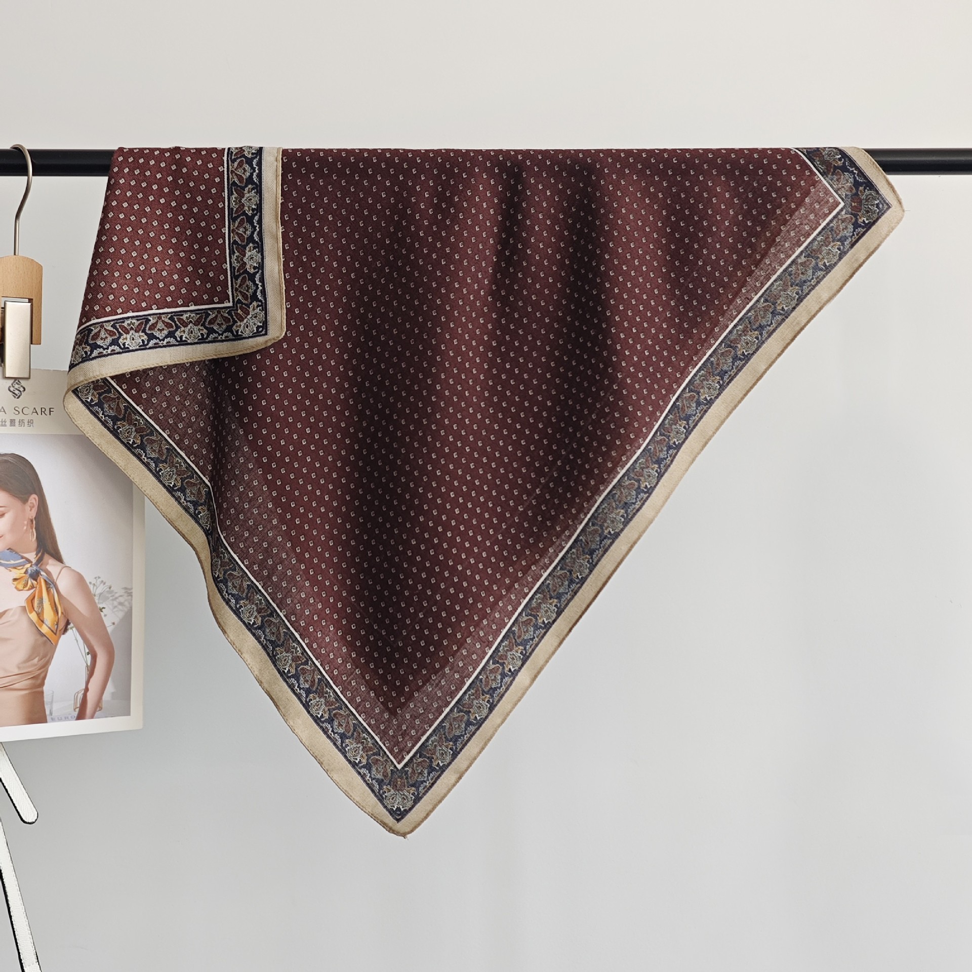 Bufanda de seda con estampado de estilo de dinero antiguo retro Bufanda cuadrada de terciopelo de pata de gallo para mujer 2025 primavera nueva bufanda de sentido premium