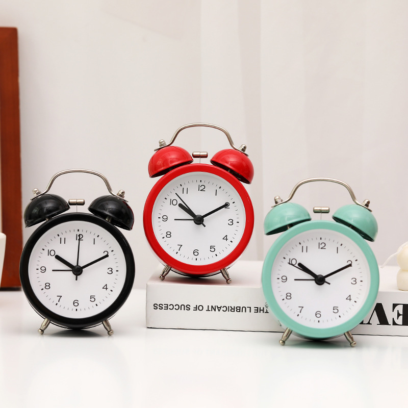 ��������ѷ��ͨ���Ӷ�ͯѧ����Ů��ʱ�Ӿ�������ҹ�ⴲͷ������