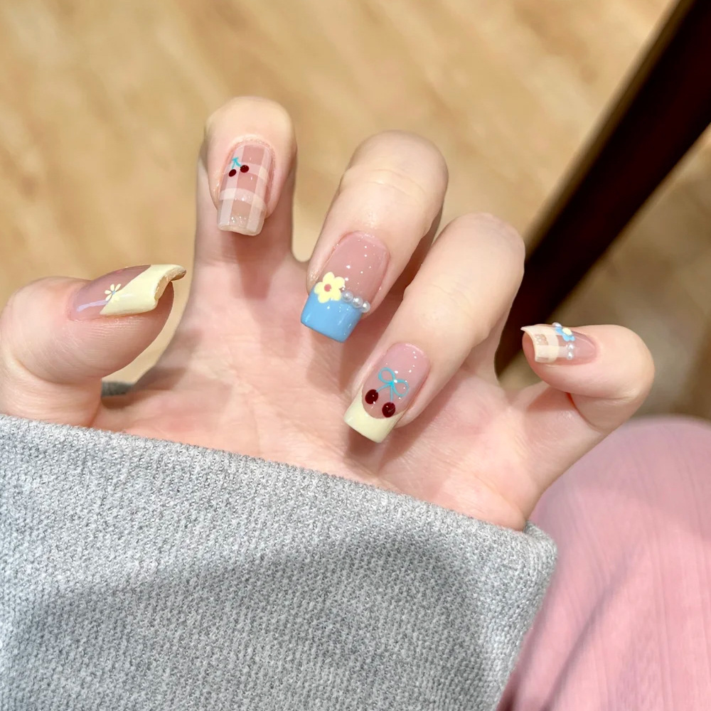 Lindas uñas de uñas de flores, estilo explosivo, parche de uñas impermeable de diamantes, 24 piezas francesas, uñas especiales para uñas