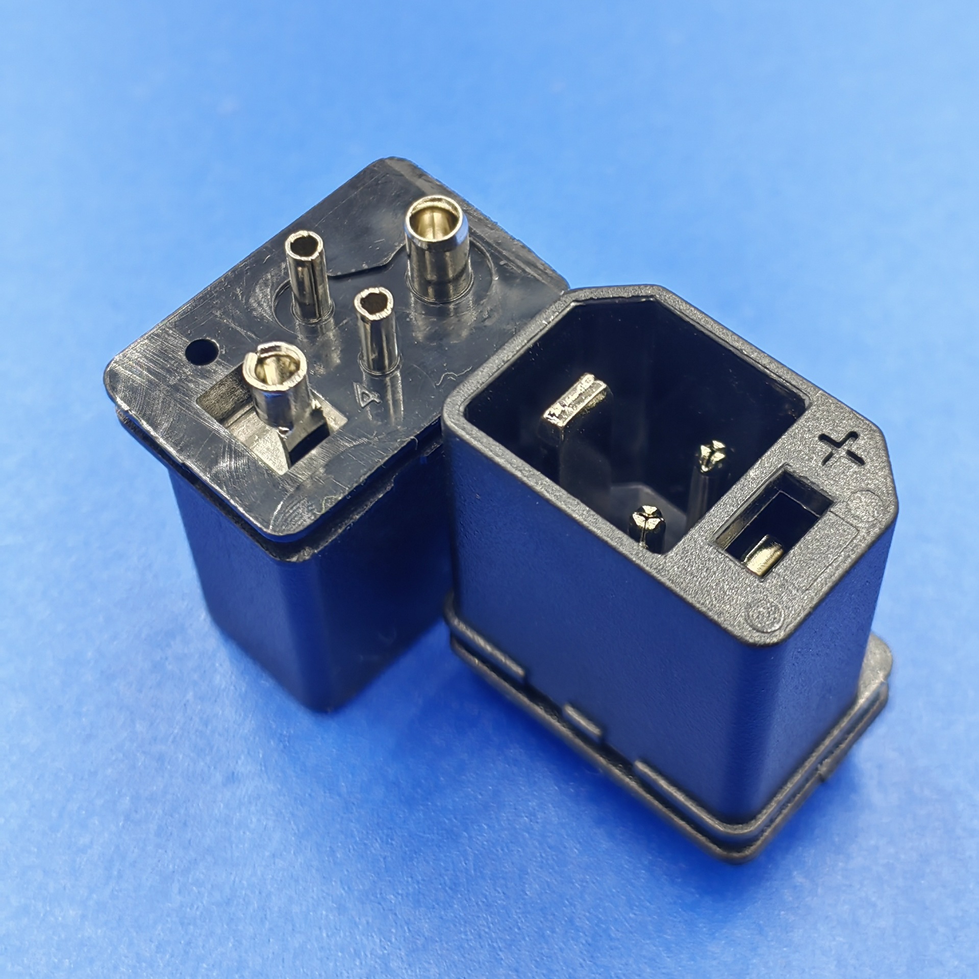 新国标2+2铅酸 圆口铆压免焊接电动车大功率充电座储能空芯针