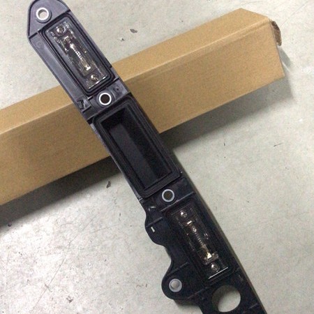 Venta directa de fábrica Tuan Tuhuan GOER placa trasera montaje de la luz del tronco mango 1T0827574L