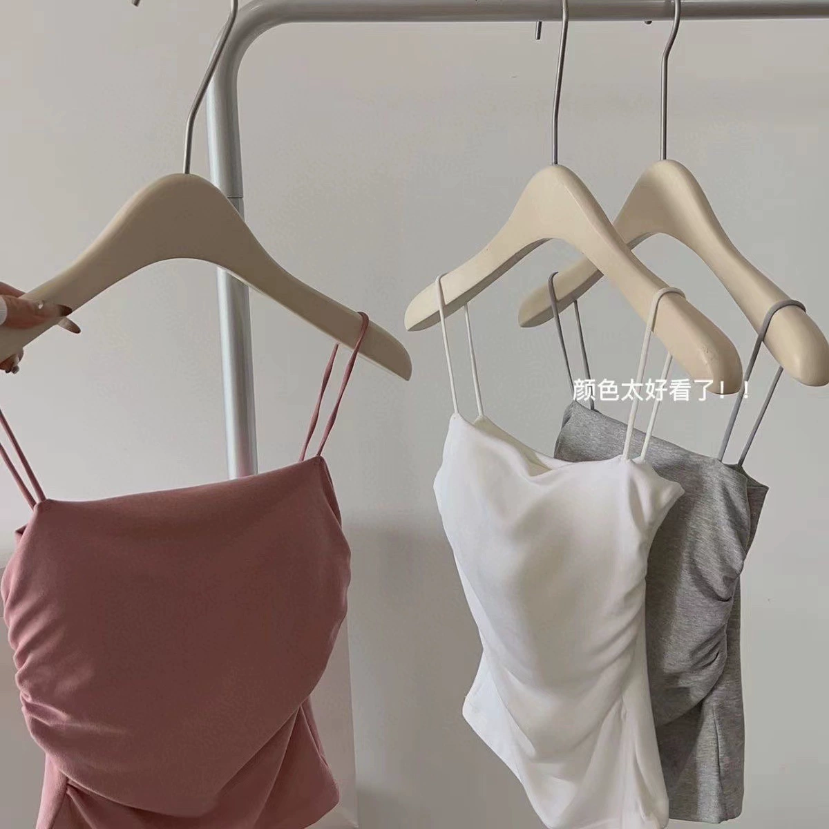 Футболка, топ с чашками, безрукавный топ на бретельках, красивая спина
