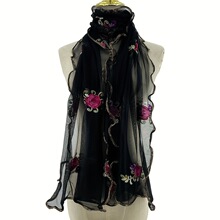 N 35275 Embroidered Scarf with Ruffle Edge ��Ҷ�ߴ���Χ��