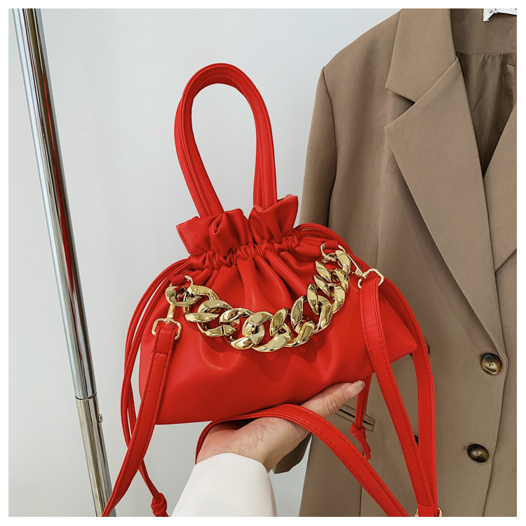 2022 New Fashion Pleated Drawstring Handbag Chain Clouds One-shoulder Crossboby Bag display picture 3