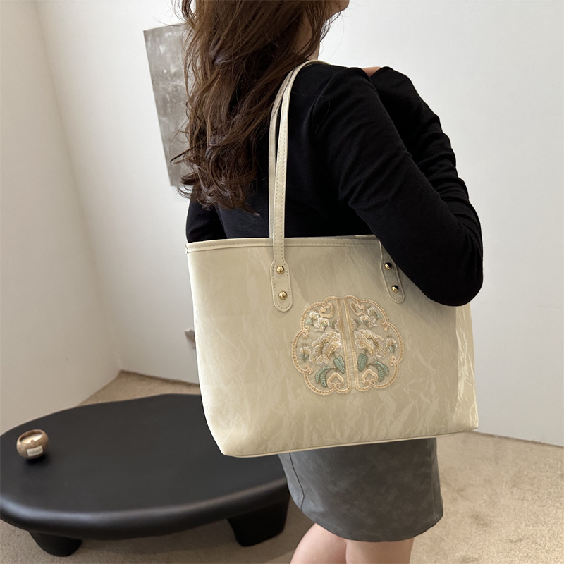 Bolsa de mano de alta calidad de alta capacidad de textura de transporte de verano 2024 nuevo estilo versátil para trabajar bolsas de hombro