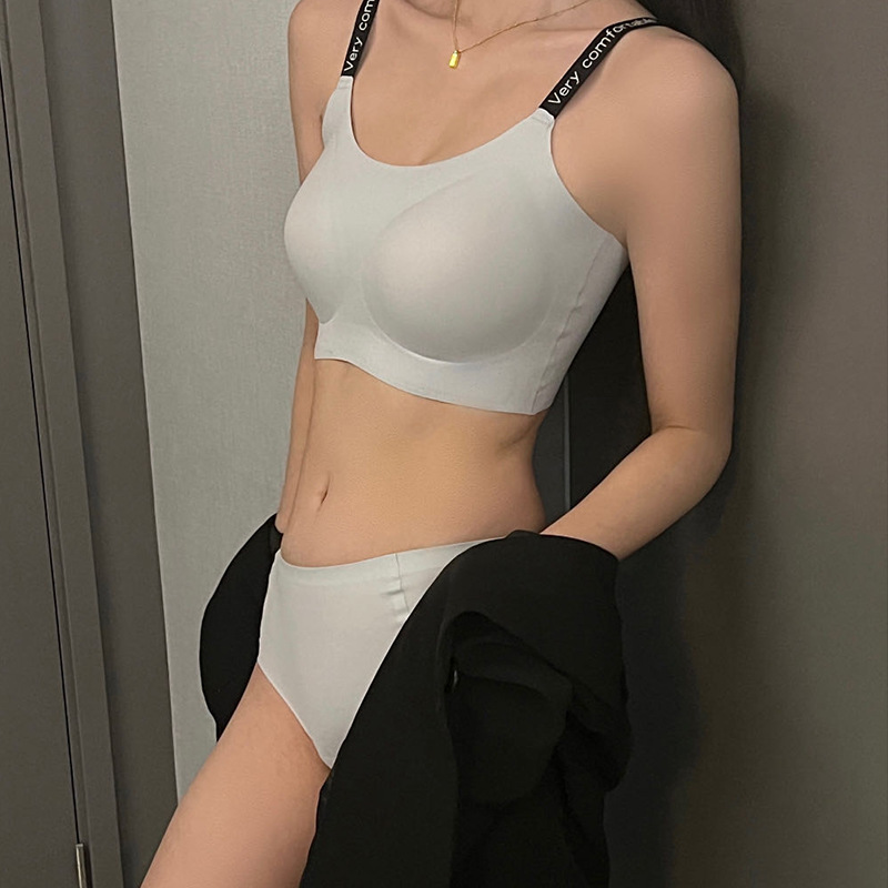新型ゼリー承托力セット下着女性無痕英語帯裸感ラテックス大赤色大サイズブラジャー|undefined