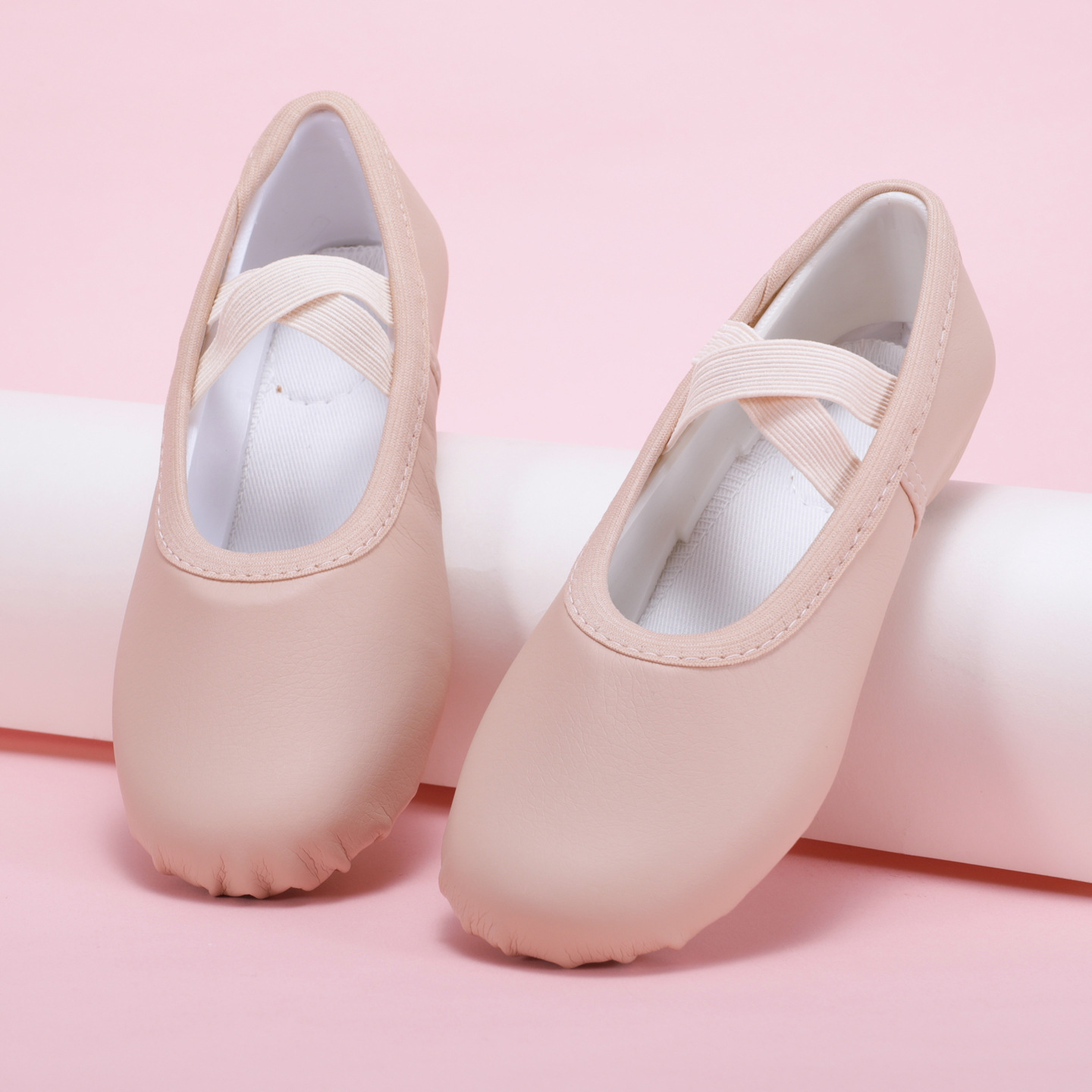 Factory direct sales of children's dance shoes, soft-soled practice shoes, PU leather women's cat paw dance shoes, performance and examination dance shoes wholesale.