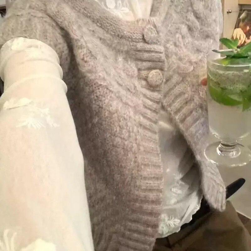 Korean-style loose-knit cardigan for women, new spring/autumn collection, perfect for layering, sleeveless, short-length outerwear, vest, and top Korean-style loose-knit cardigan for women, new spring/autumn collection, perfect for layering, sleeveless, short-length outerwear, vest, and top