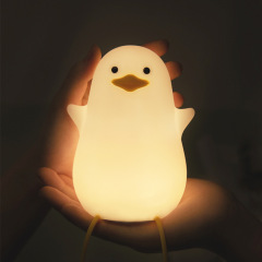 寮の暖かい夜の明かりのシリコンゴムは明かりの寝室をたたいて寝ます。