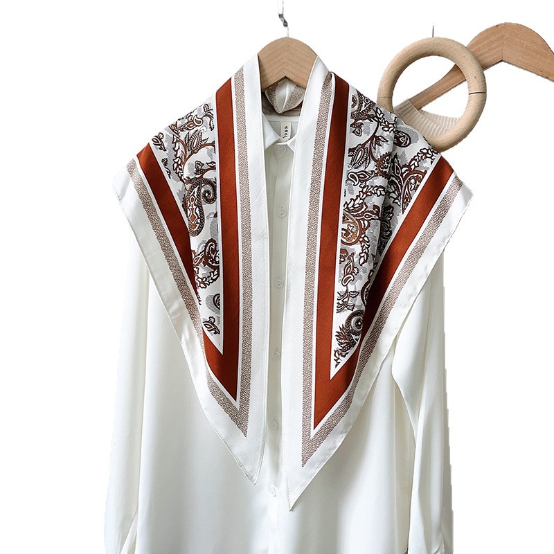 Nueva bufanda triangular de seda de imitación de seda, accesorios de ropa, cinta de impresión de anacardo de alta calidad, bufanda de seda para mujer de todo fósforo