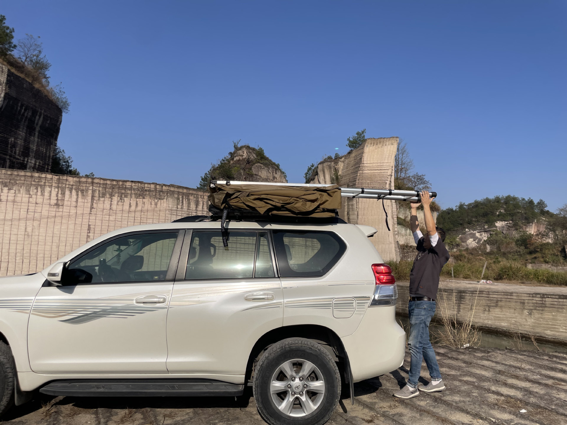 Leftover Foreign Trade Stock with Tags, Sold Out with No Restock, Outdoor Off-Road, Various Sizes, Long Car Roof Tent, Portable Car Tent