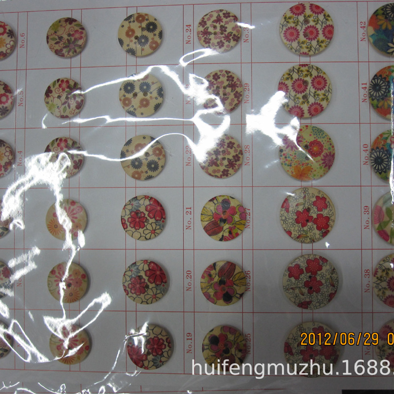 厂家直供应木纽扣木纽扣木项链木珠木圈木球木棒木夹子木挂件