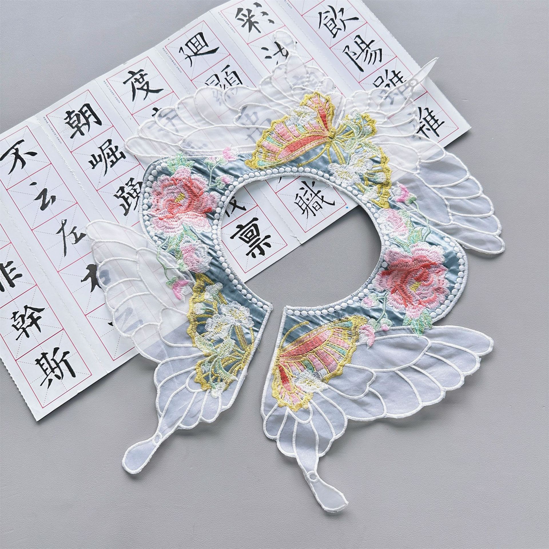 Venta caliente chino retro hanfu caballo cara falda nube hombro mujeres collar flor accesorios niños bordado de color a juego falso collar image 17