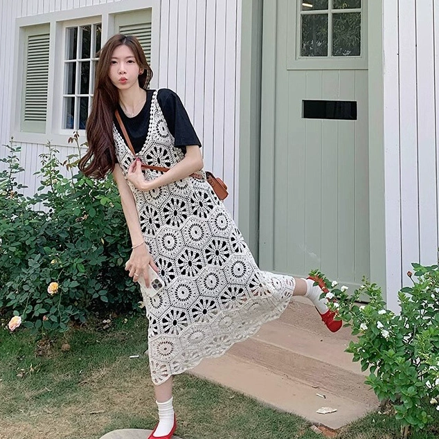 Летнее платье-костюм 2025 года, супермодное, многослойное, двухкомпонентное, в корейском стиле, с вырезами, топ-камзол и платье-футболка