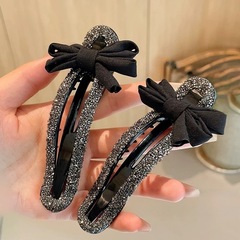夏のダイヤモンドの蝶結びは女性の気質の後頭部のヘアピンを挟みます。