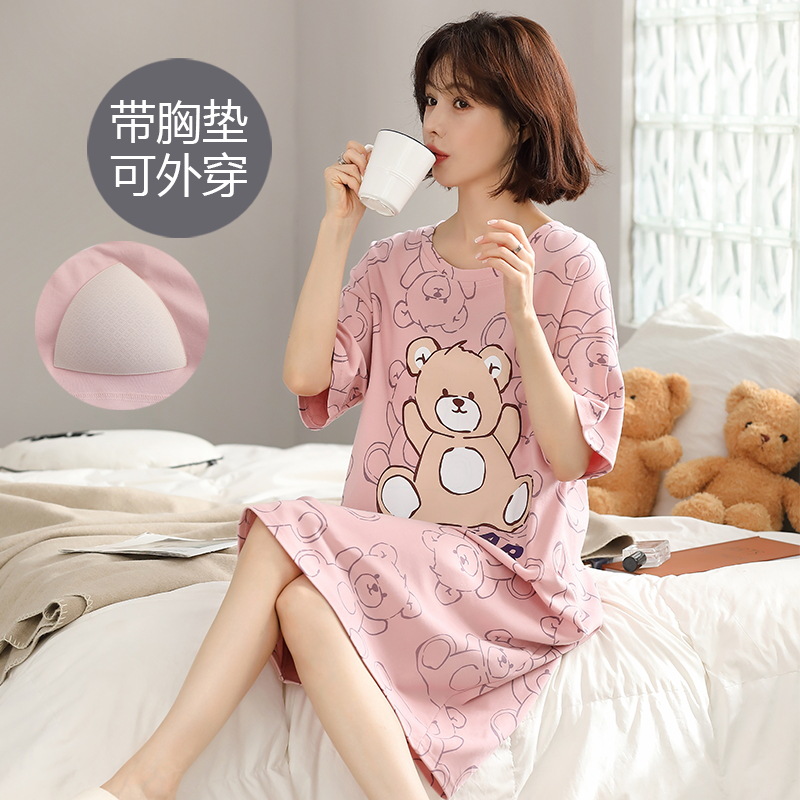 [personalizada] pijama con cojín de pecho para mujeres verano nuevo seda de leche de manga corta pijama largo de tamaño grande dibujos animados se puede usar fuera