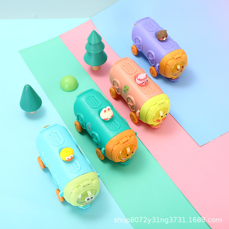Botellas de agua de plástico para niños con diseño de pequeños trenes y automóviles, estilo Kawai, para estudiantes y deportes, incluye correa, venta al por mayor de fábrica.
