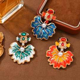 国风釉彩金鱼胸针尾巴摆动古风蝶尾鱼胸花旗袍大衣别针扣配饰礼物