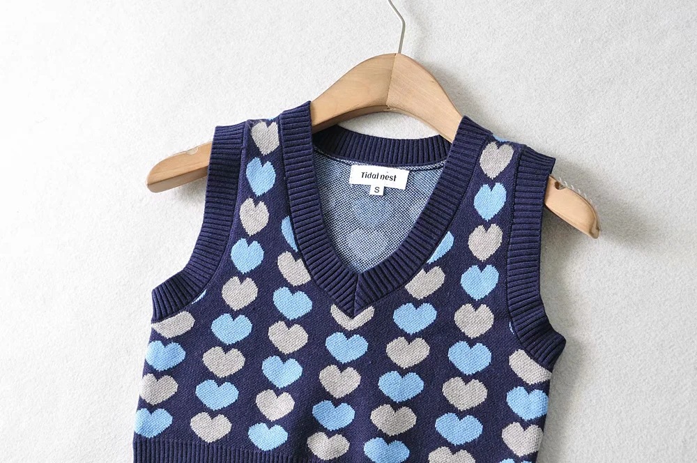 Retro V-Neck Love Jacquard Knitted Vest NSZQW115403