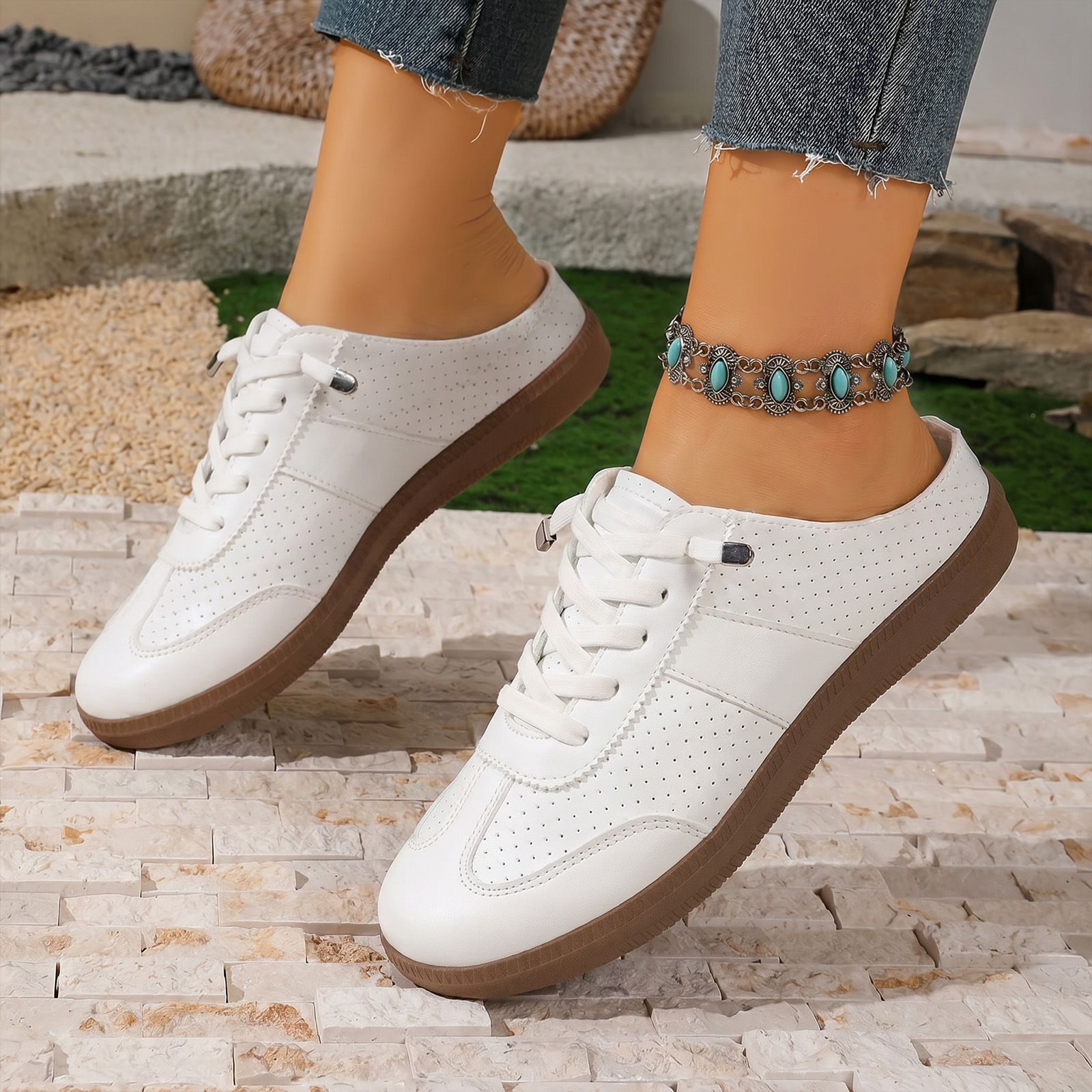 Zapatos de verano transfronterizos de mujer agujero de ventilación de la cabeza de lazo medio arrastrado de color con base suave zapatos perezosos de estilo de viaje ocio