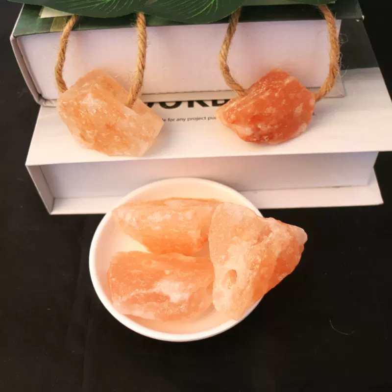 巴基斯坦进口喜马拉雅水晶盐块宠物舔块牛羊舔块打孔小盐块挂绳