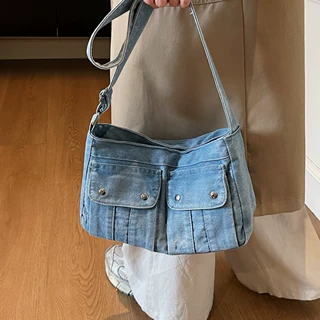 日系牛仔布斜挎包女包2026新款超火小挎包轻便百搭手机包迷你小包