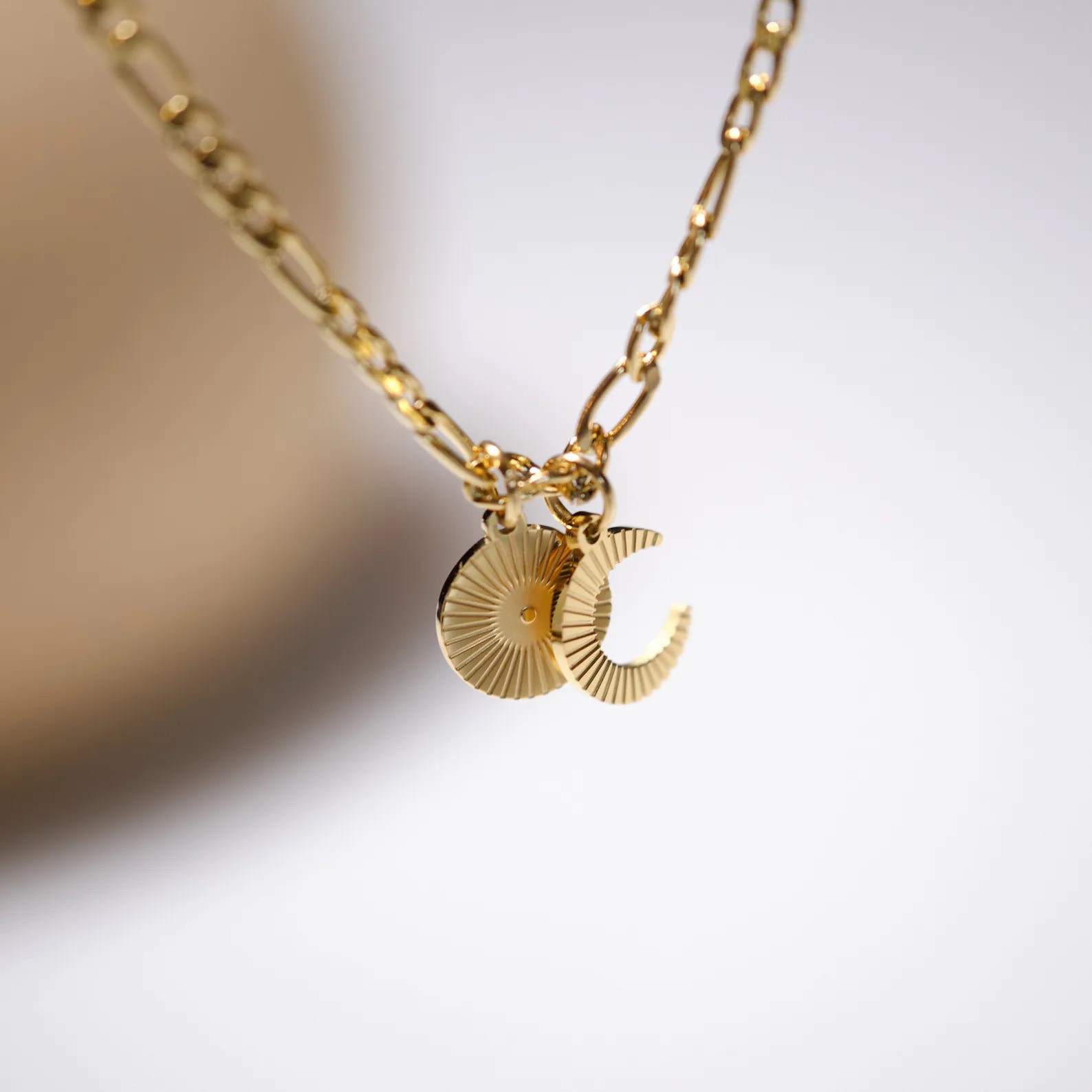 Chaîne De Pull Collier Pendentif Soleil Lune En Acier Inoxydable Européen Et Américain display picture 5