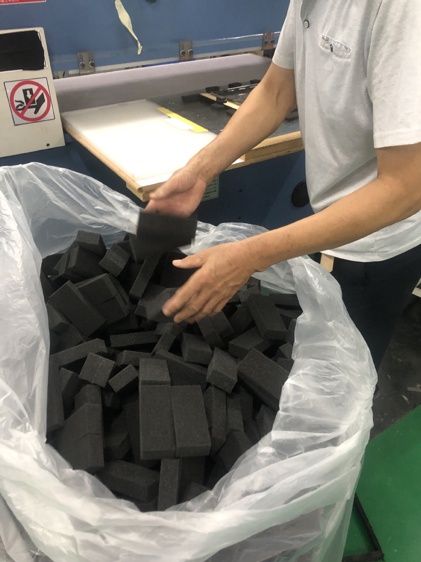 汽车泡棉双面胶，汽车泡棉胶，汽车装饰胶条