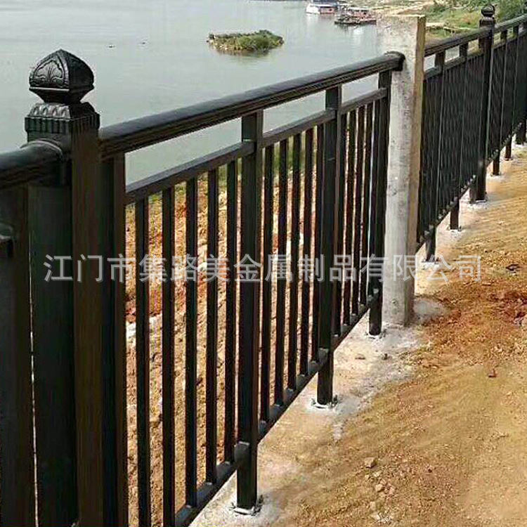 厂家供应小区别墅草坪户外庭院道路楼梯锌钢护栏 阳台镀锌护栏