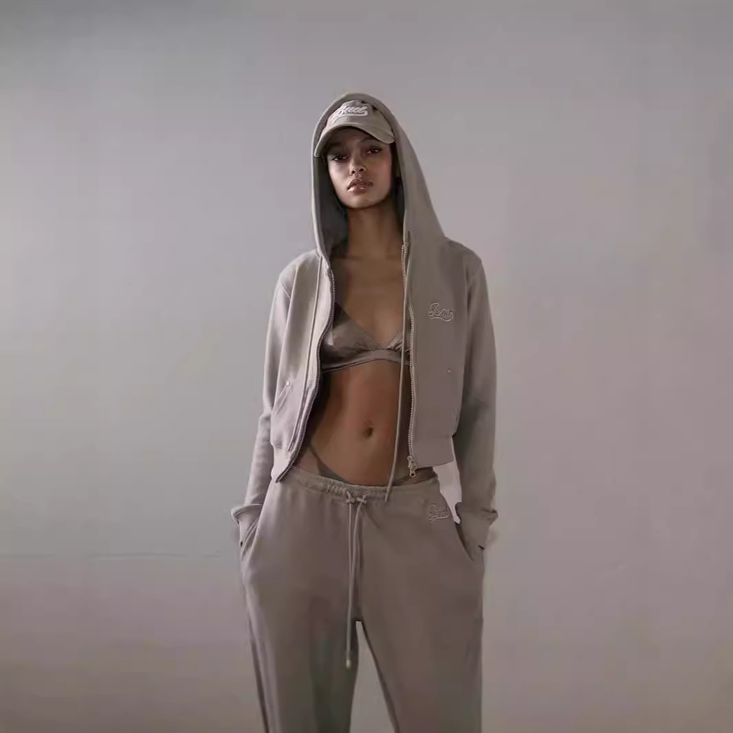 ファッションブランドのbadbloodアメリカ式の帽子付きの女性の通常のタイプの刺繍のファスナーの運動のカーディガンの上着