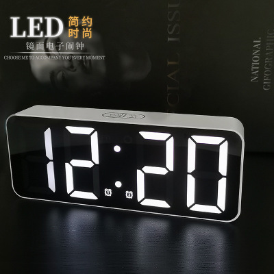 新款LED镜面创意数字电子闹钟可充电贪睡声控两组大音量静音闹铃