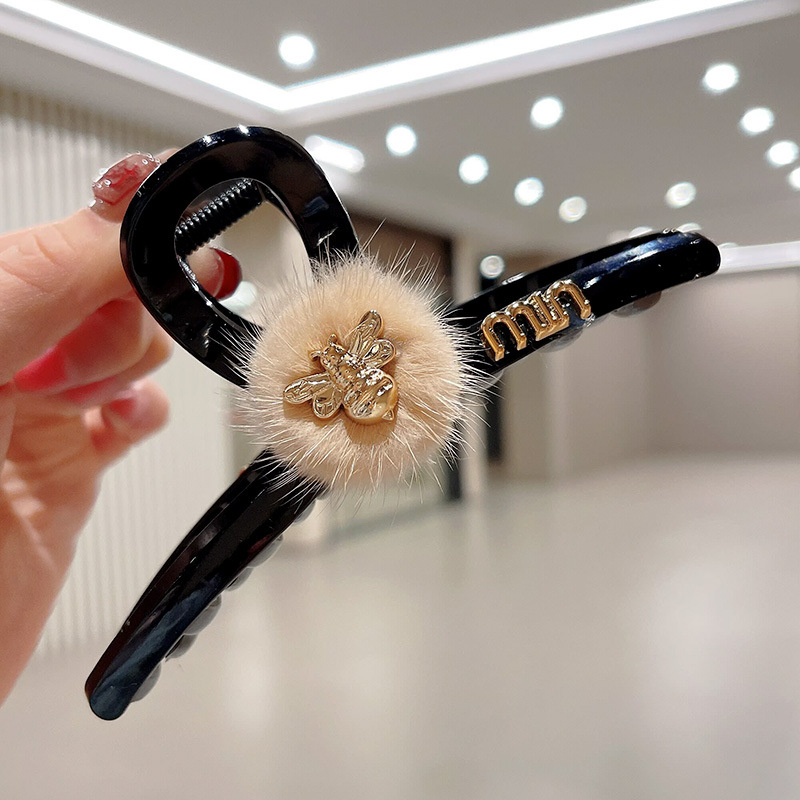 2026秋冬ミンクファー毛皮ヘアクリップ、高級感のある後頭部用大型シャーククリップ、ハート型キラキラ輝くダイヤモンド付き毛皮ヘアクリップ