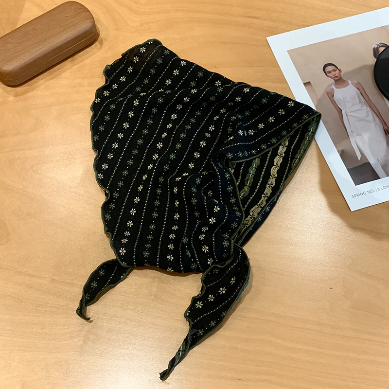 Bufandas triangulares mujeres primavera y verano nuevo estilo japonés y coreano estilo retro bufandas de moda universal bufandas pastorales bufandas de seda correa de pelo